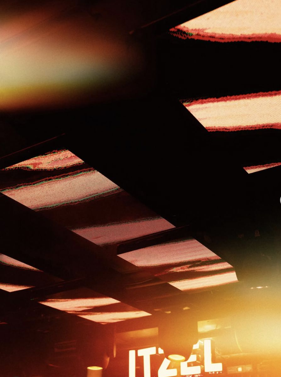 Itzel: the lighting rig across the ceiling